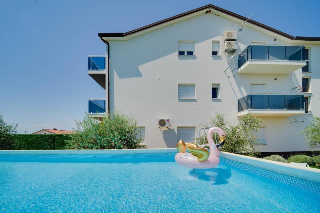 Black Diamond Apartment Vilanija Экстерьер фото