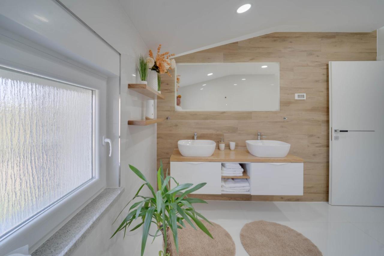 Black Diamond Apartment Vilanija Экстерьер фото