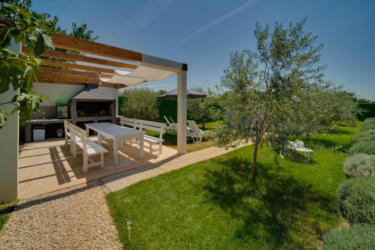 Black Diamond Apartment Vilanija Экстерьер фото