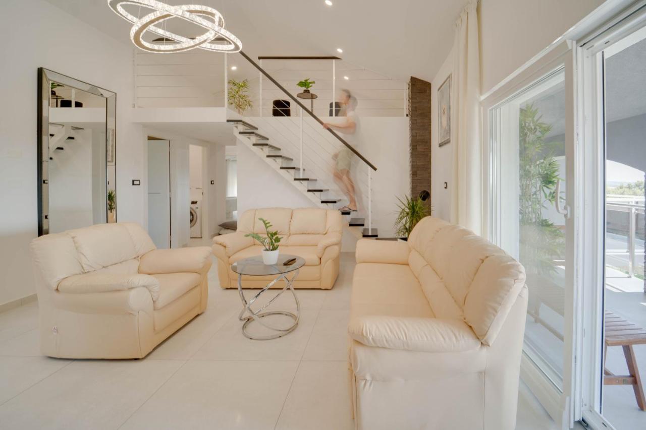 Black Diamond Apartment Vilanija Экстерьер фото