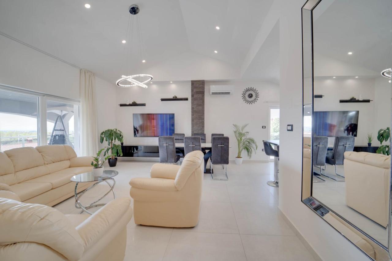 Black Diamond Apartment Vilanija Экстерьер фото
